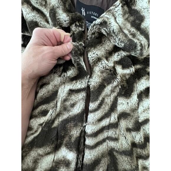 " 2‎ Sisters " Faux Fur Jacket, Very Soft, SZ M, , Money, Clasp Closer's, Classy - Picture 6 of 8